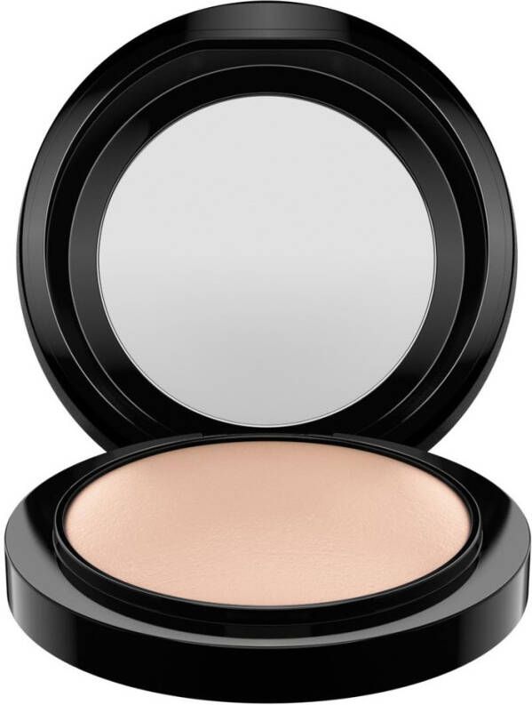 M·, A·, C Mineralize Skinfinish Natural poeder